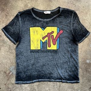 Hollister, oversized mtv graphic